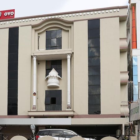 Collection O Poojith Residency Hotel ตีรูปาติ ภายนอก รูปภาพ