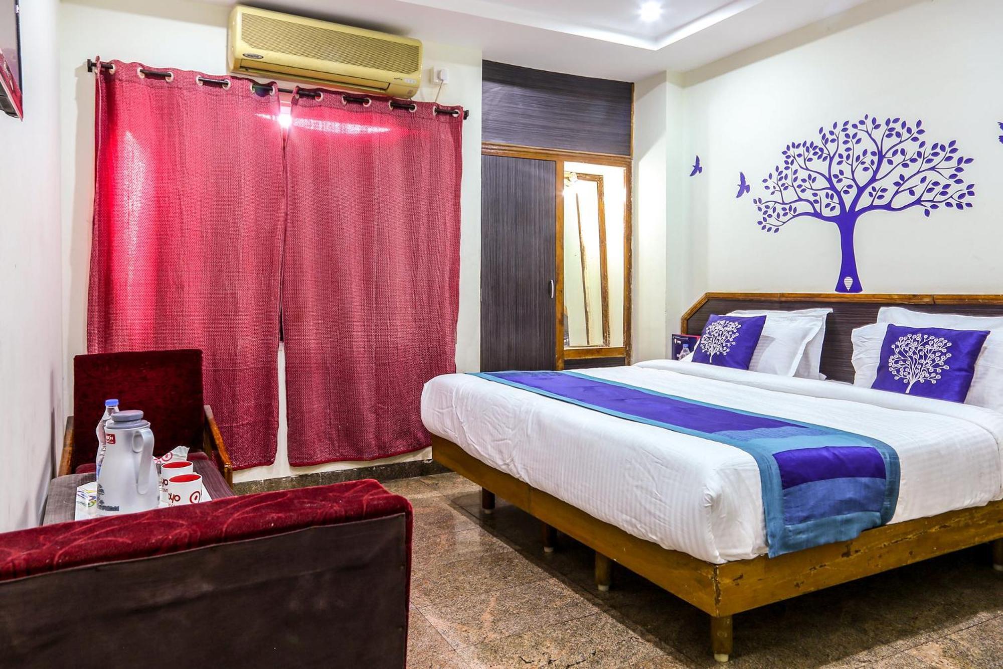 Collection O Poojith Residency Hotel ตีรูปาติ ภายนอก รูปภาพ