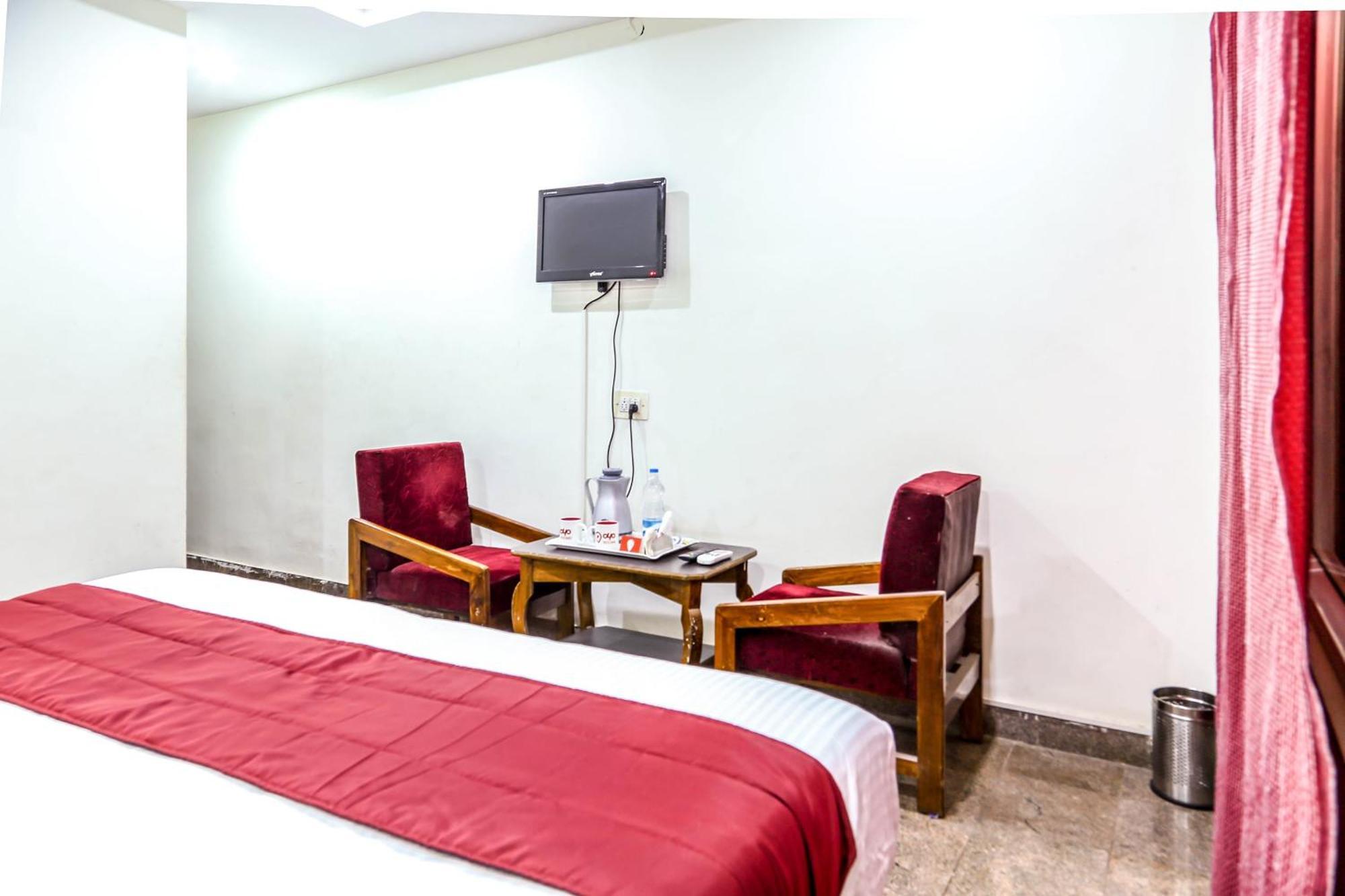Collection O Poojith Residency Hotel ตีรูปาติ ภายนอก รูปภาพ