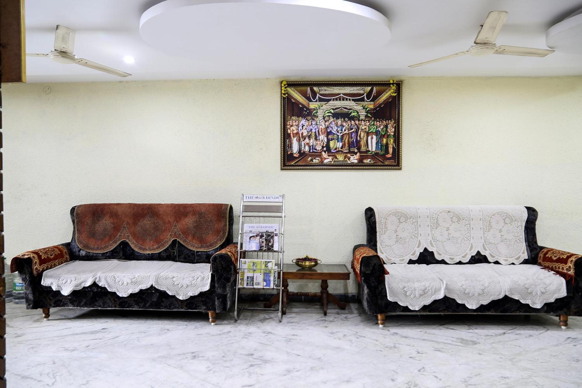 Collection O Poojith Residency Hotel ตีรูปาติ ภายนอก รูปภาพ